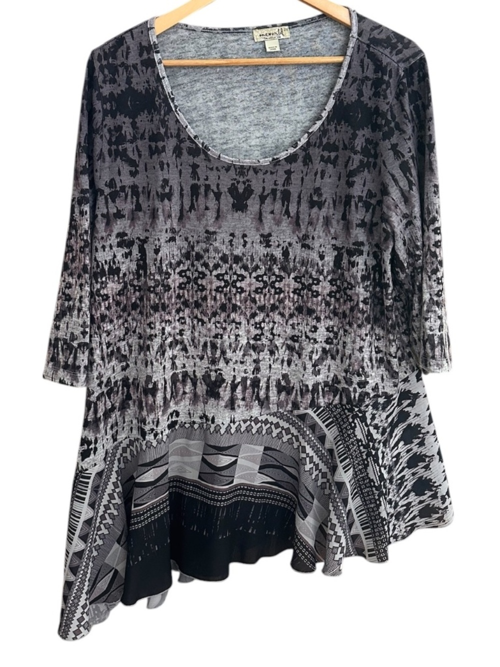 One World Live and Let Live Asymmetrical Hem Abstract Tunic Top Size 2X